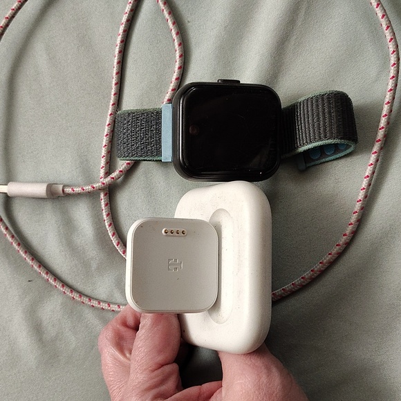 T-Mobile syncUP kids smart watch - Picture 2 of 3